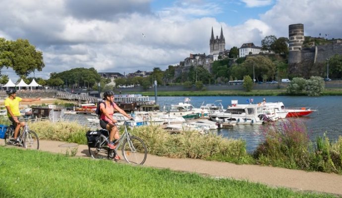 Quels itinéraires suivre pour explorer Angers et ses alentours à vélo ?