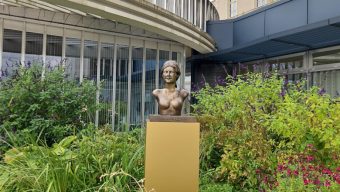 Angers inaugure une statue de Marianne en hommage aux femmes du monde