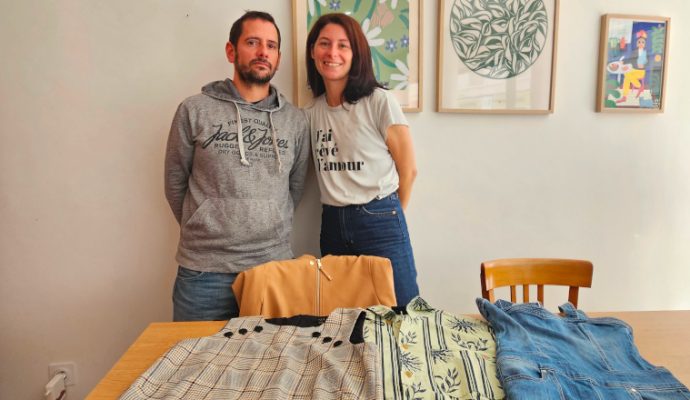 Cette friperie accessible et inclusive parcourt les marchés angevins