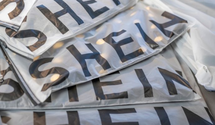 Des contrôles ciblés de colis Shein menés au centre de tri postal d’Angers