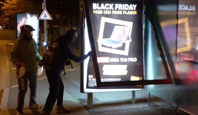 Plusieurs centaines de publicités retirées des rues d’Angers