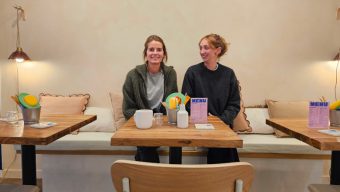 À Angers, deux amies ouvrent Potines, un café dédié à la peinture sur céramique