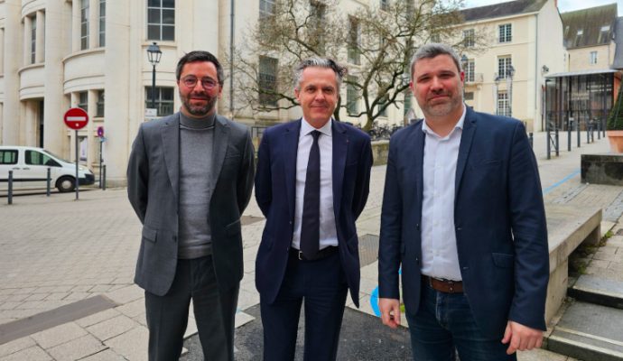 Municipales 2026 : Christophe Béchu présente ses deux nouveaux colistiers