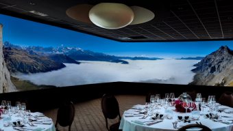 Cet Angevin fait voyager les convives grâce à un repas immersif