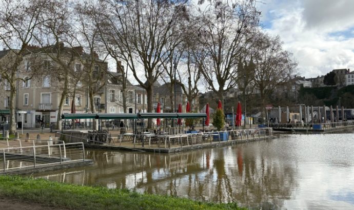 « Il faut limiter les déplacements » : la Ville d’Angers renforce les restrictions face à la crue de la Maine