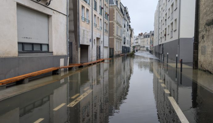 À Angers, la montée des eaux s’accélère, la Maine pourrait dépasser les 6,30 m