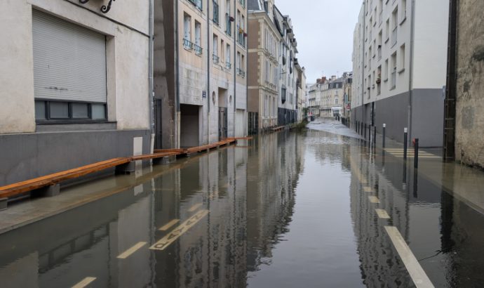 À Angers, la montée des eaux s’accélère, la Maine pourrait dépasser les 6,30 m