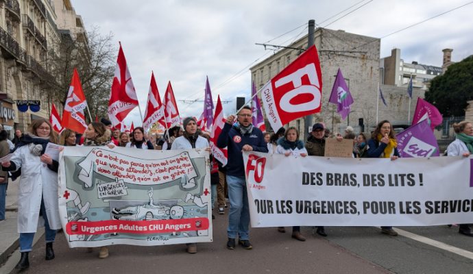 « Les conditions sont déplorables pour les malades » : à Angers, la mobilisation autour des urgences se poursuit