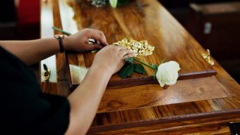 Cette association souhaiterait que des salles communales soient mises à disposition pour célébrer des obsèques