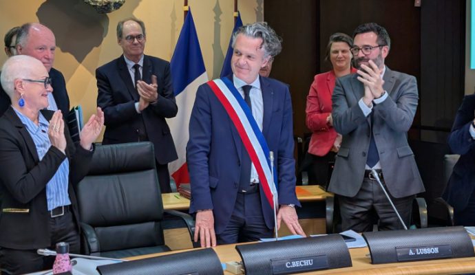 Christophe Béchu élu officiellement maire d’Angers par le conseil municipal