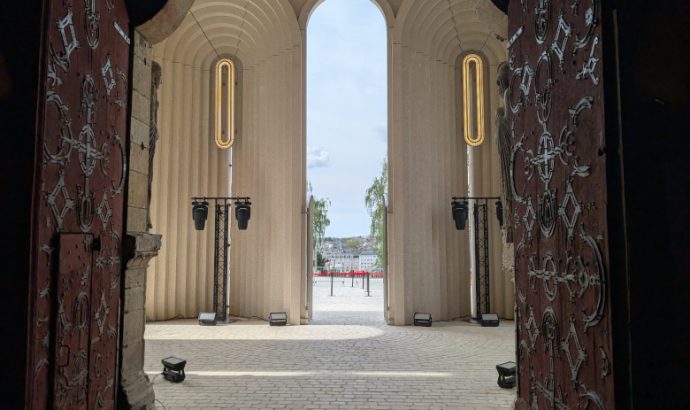 Plusieurs centaines d&rsquo;Angevins présents à l&rsquo;inauguration de la galerie contemporaine de la cathédrale d’Angers