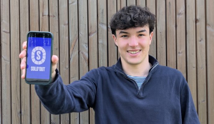 Ce jeune angevin propose une application avec des places à prix réduits pour des événements sportifs