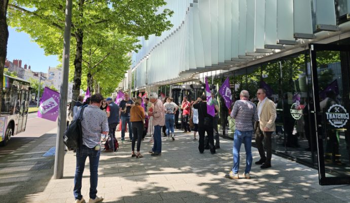 « Des moyens insuffisants » : après une manifestation à Angers, la grève continue pour le Village Saint-Exupéry