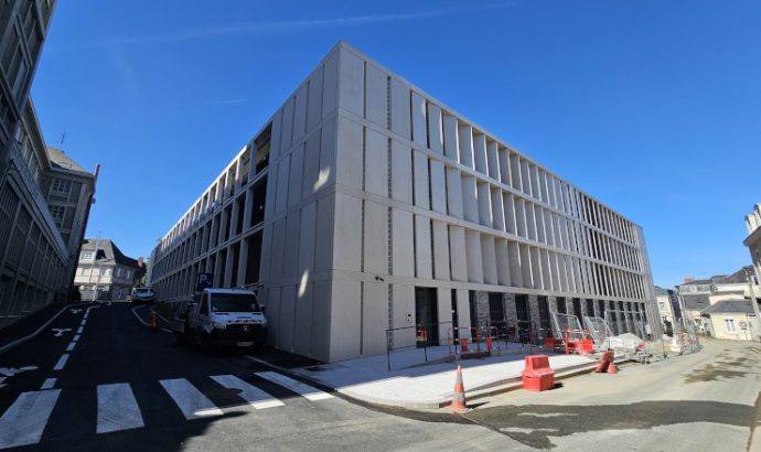 À deux pas du château d’Angers, le nouveau parking silo de 300 places va accueillir ses premiers usagers