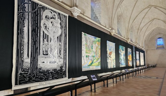 À Angers, une exposition inédite revisite l’œuvre de Tolkien par la tapisserie contemporaine