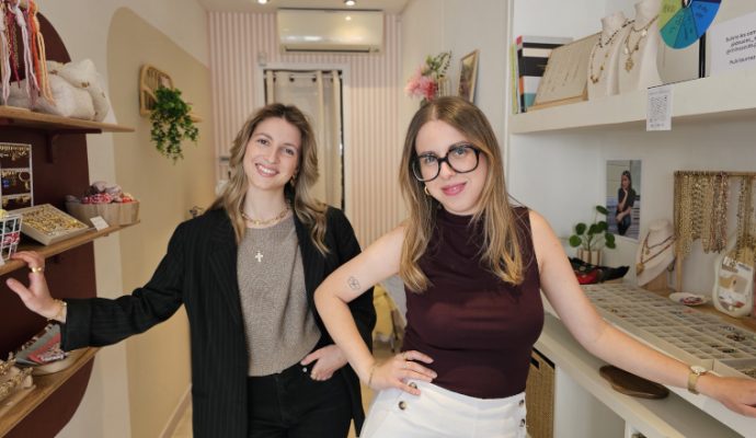 Sur 12 m² seulement, cette boutique insolite accueille des créateurs toute l’année