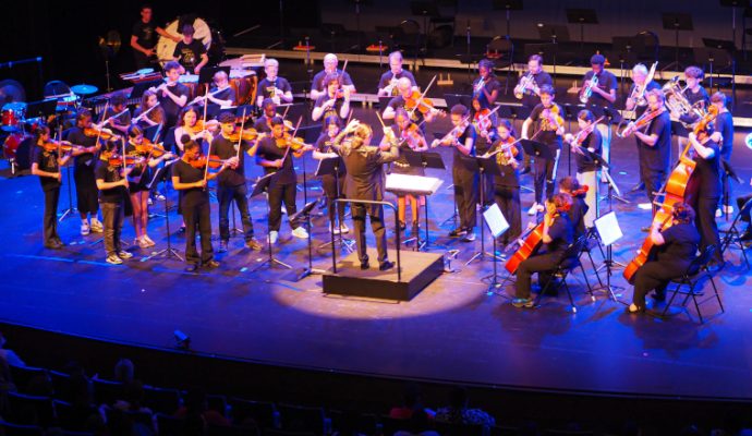 « C&rsquo;est magnifique de voir son enfant sur scène » : les jeunes musiciens de Démos en concert au Quai