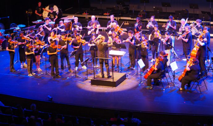 « C&rsquo;est magnifique de voir son enfant sur scène » : les jeunes musiciens de Démos en concert au Quai