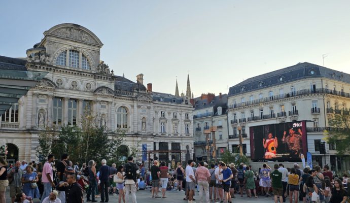 L’opéra s’invite en plein air sur la place du Ralliement avec Robinson Crusoé