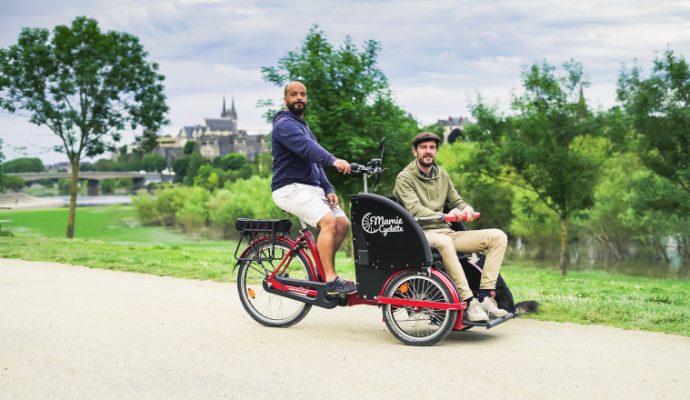 Ces deux Angevins proposent aux personnes âgées des sorties en triporteur